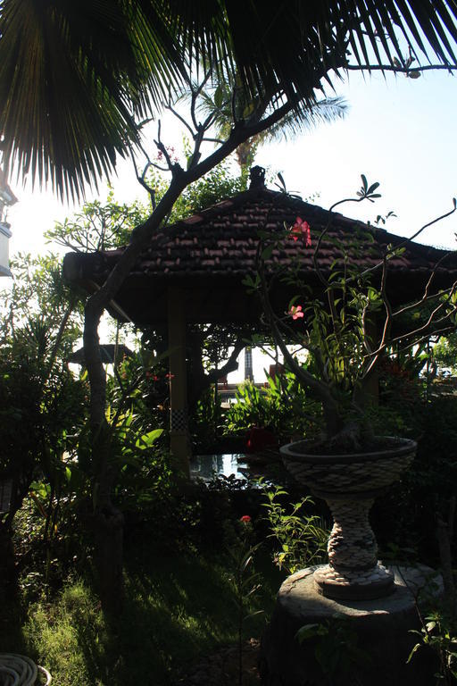 Hotel Cleopatra Beach Bungalows Lovina Exterior foto